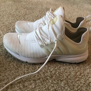 Women’s nikes white size 8